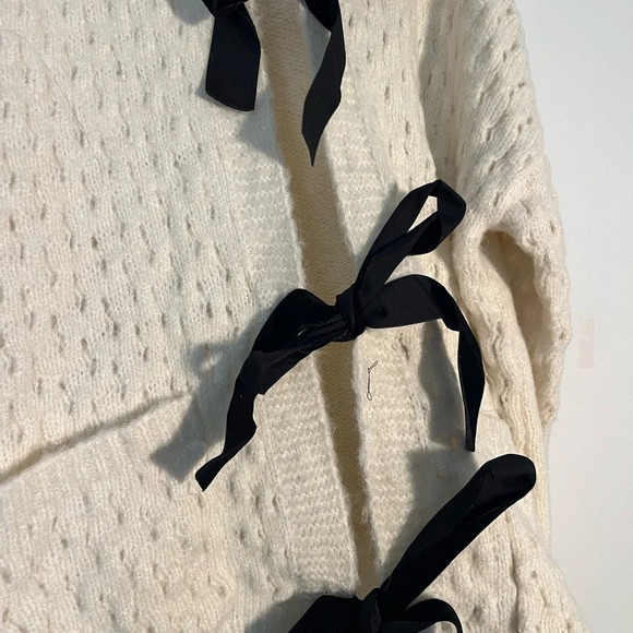 NWOT Bow Cardigan - Picture 3 of 3